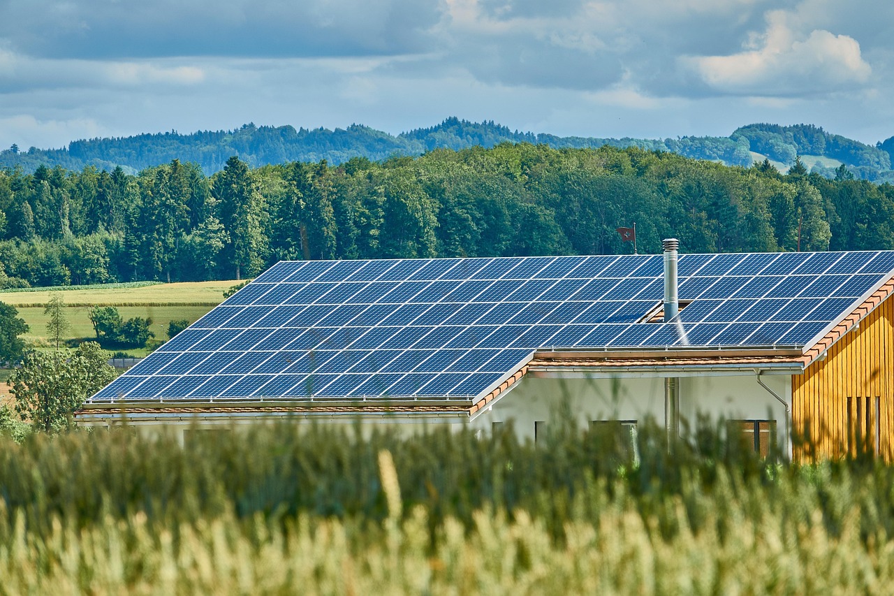 On-Grid vs Off-Grid Solar: Best Solar Panels in Kerala Homes