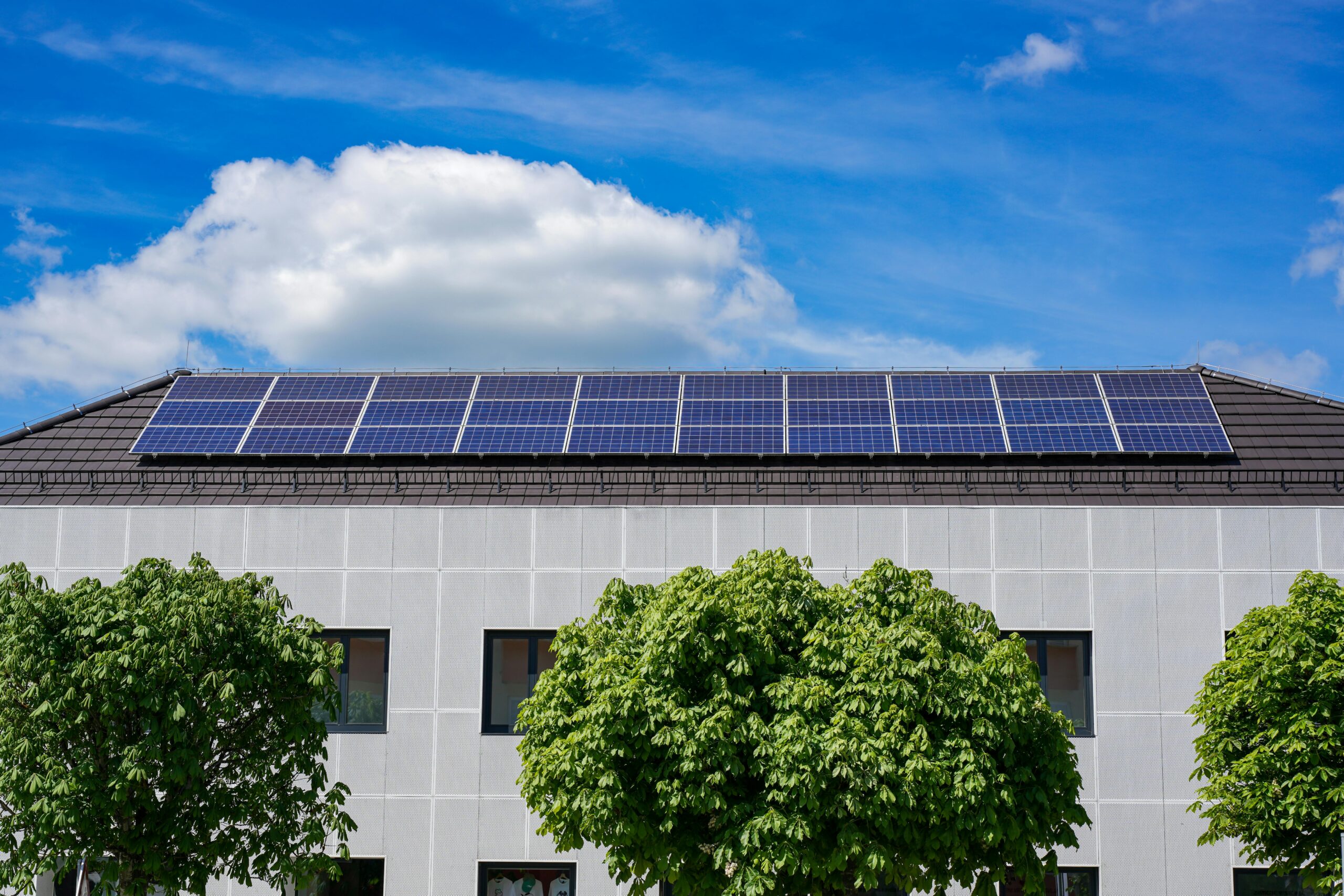 Diesel Generator vs Solar | Solar Power Companies in Kerala
